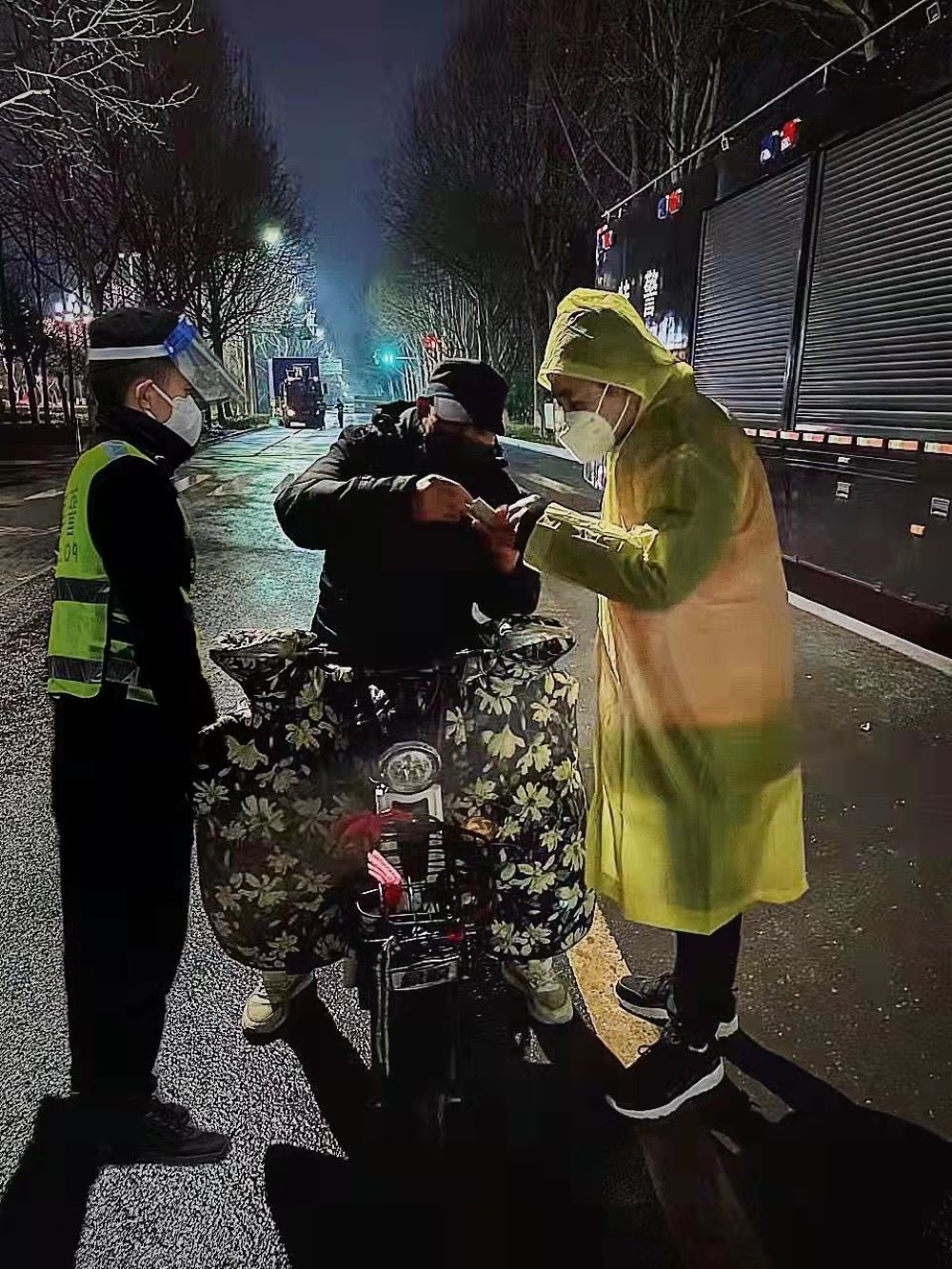 “疫”路同心 温馨“战友”情 (4).jpg