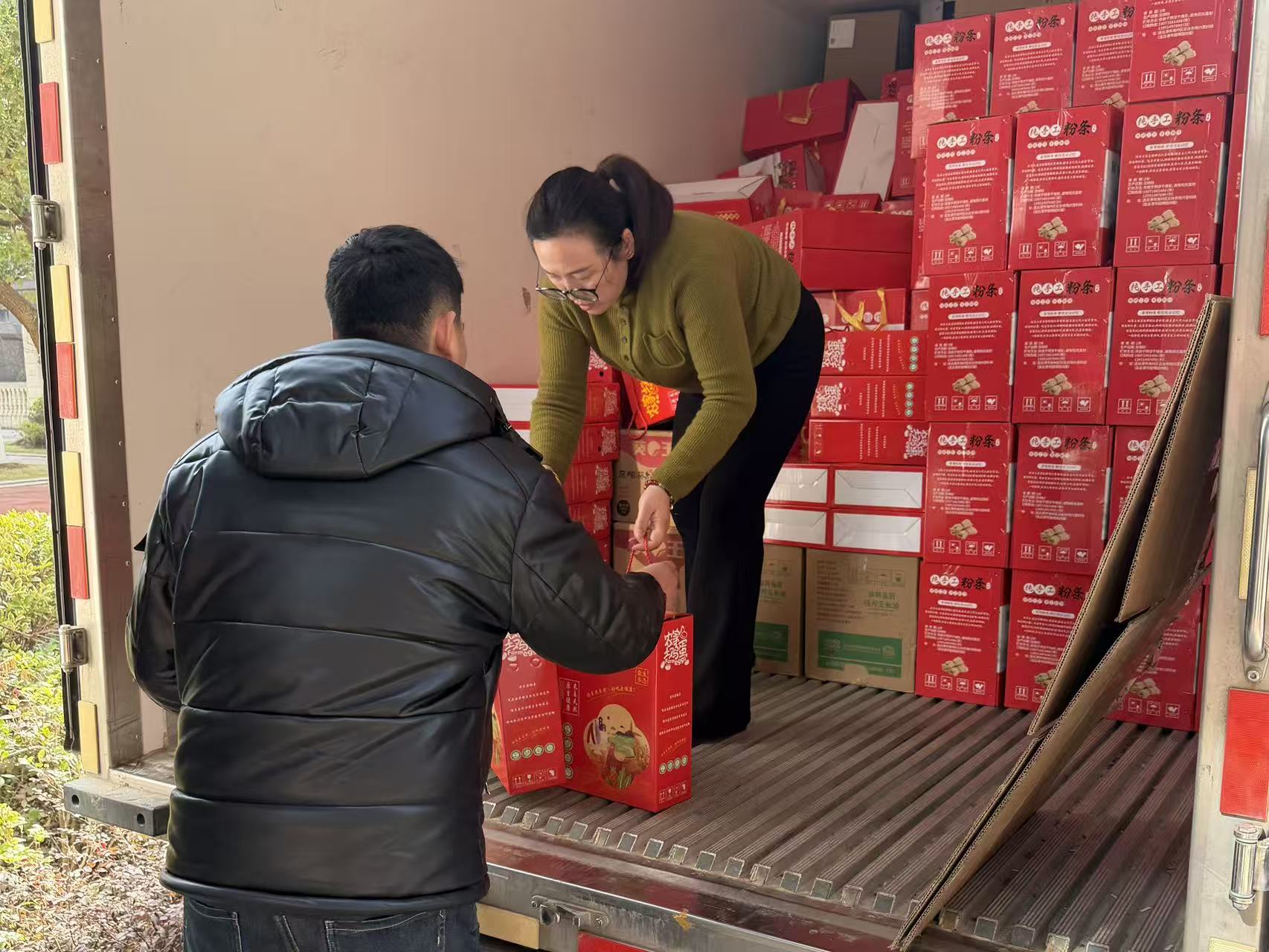 20260218 新春我在岗 致敬春节里最美的“敬业福”.jpg