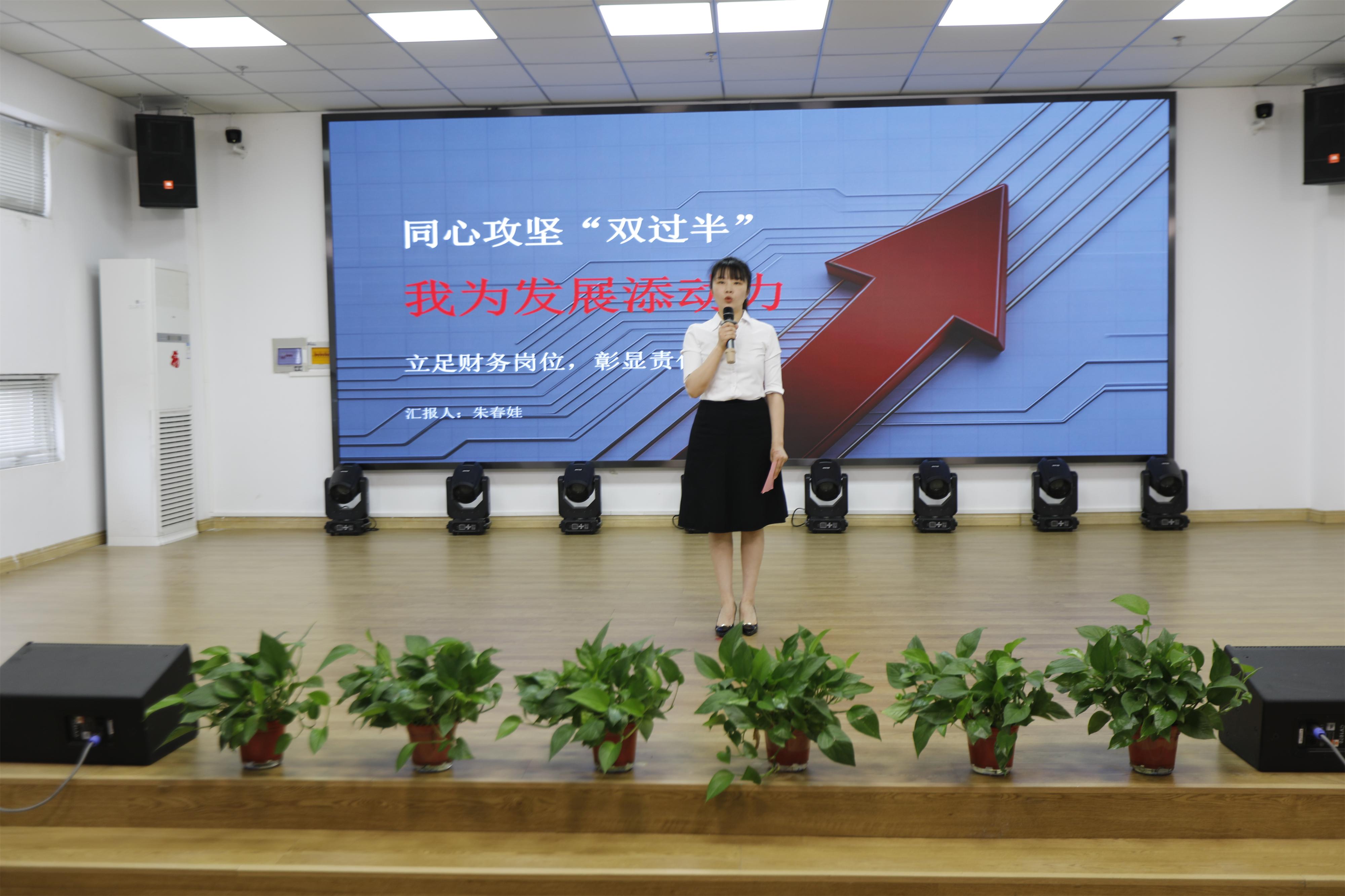 1786690994249395.jpg 职工大讲堂.JPG